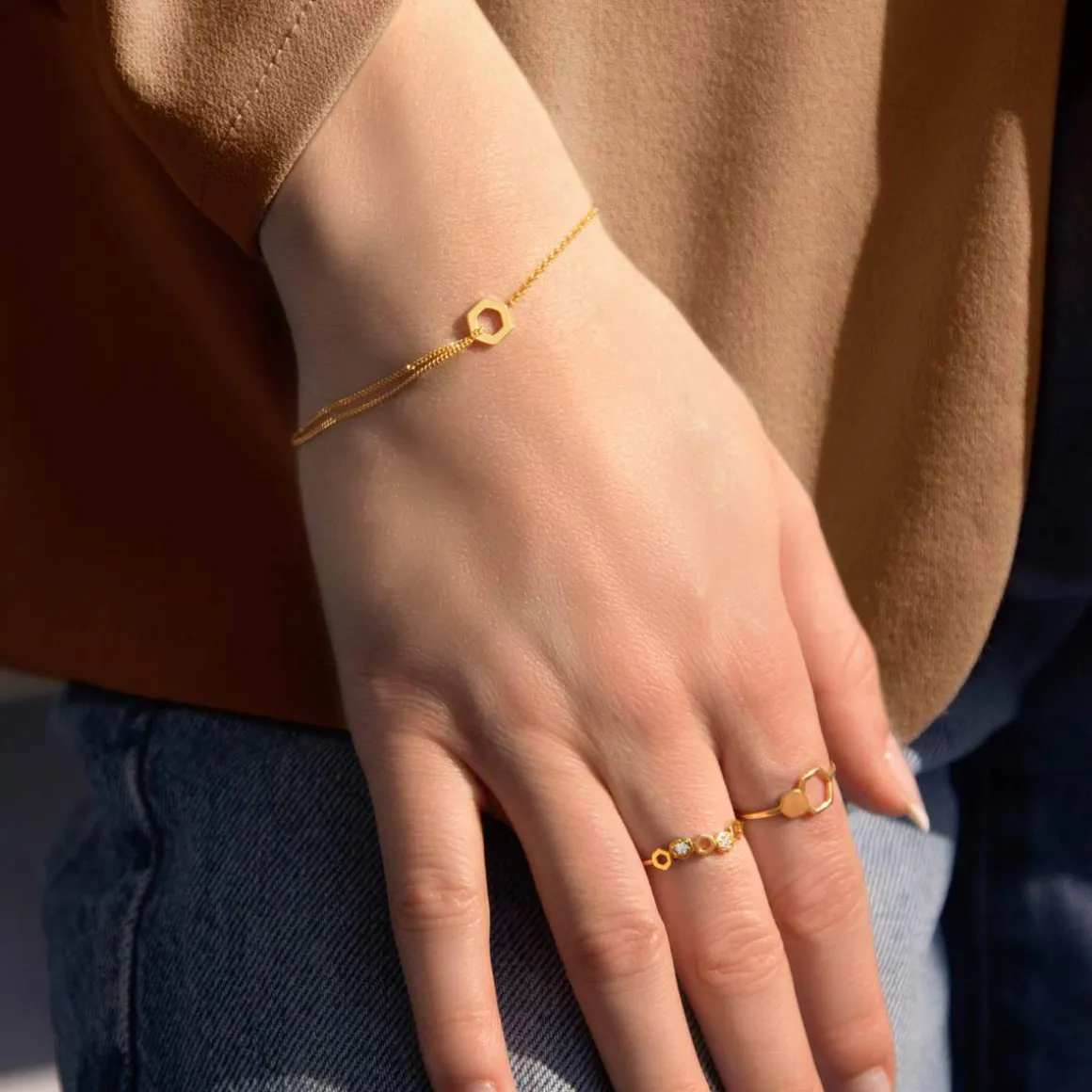 Bague or 375 jaune motif nids d'abeilles