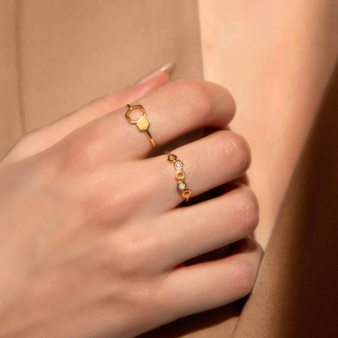 Bague or 375 jaune motif nids d'abeilles