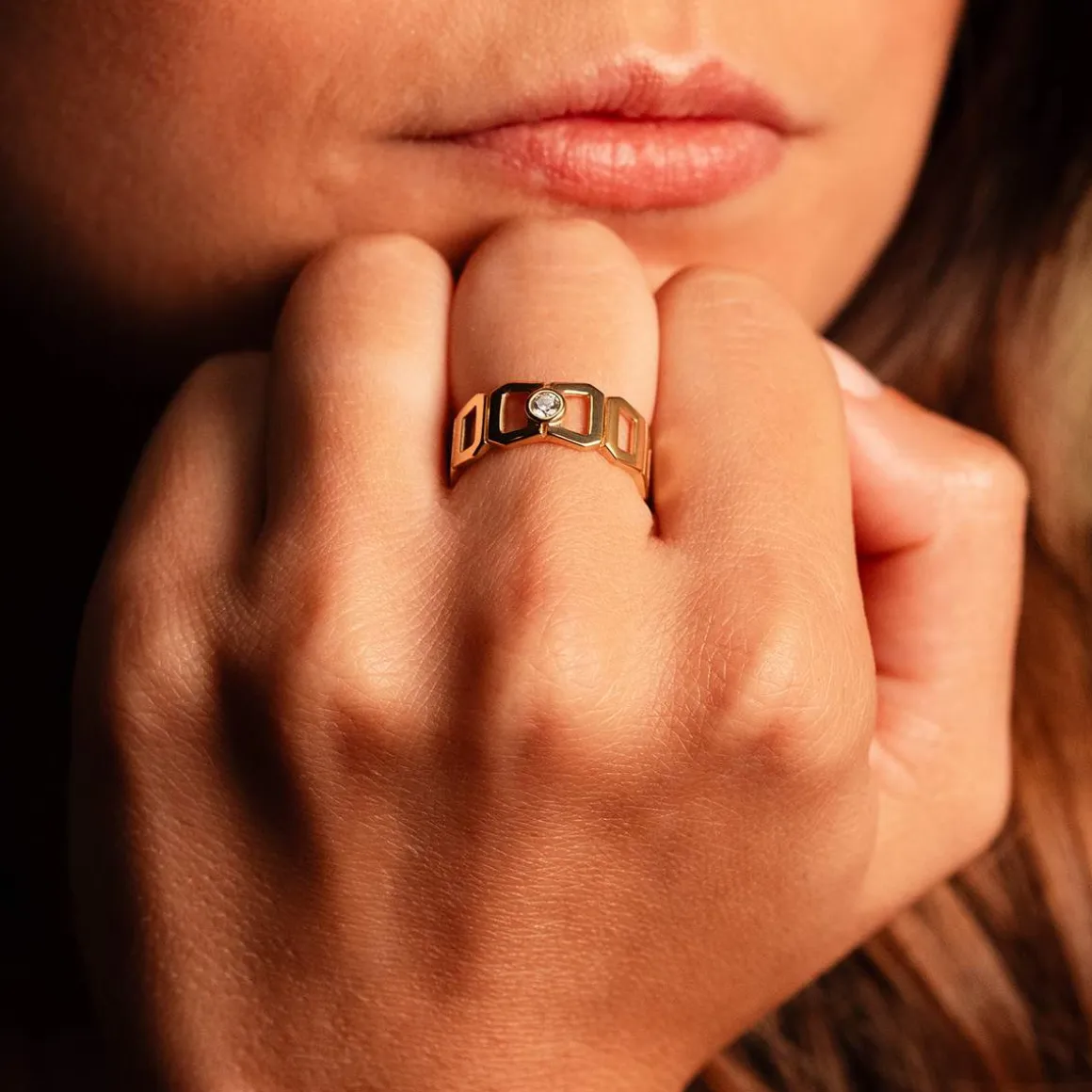 Bague or 750 jaune multi boucles ajourées et diamant