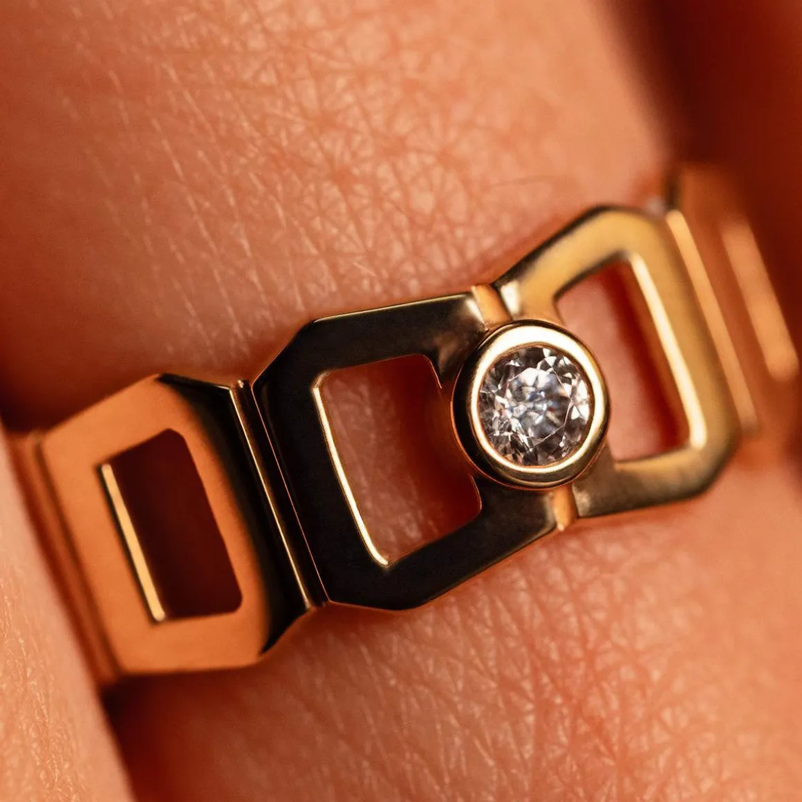 Bague or 750 jaune multi boucles ajourées et diamant