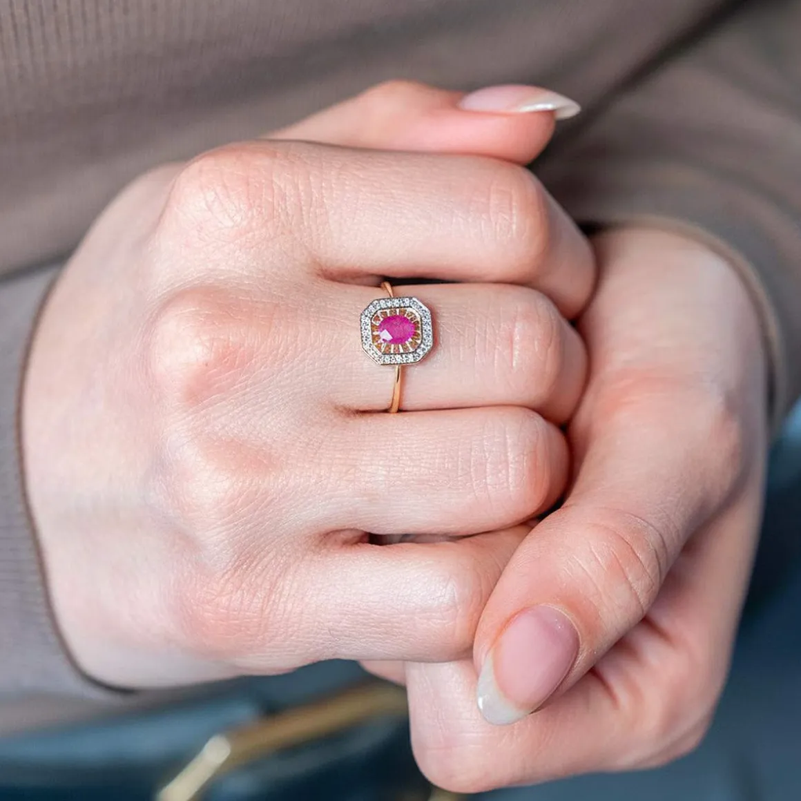 Bague or 375 jaune rubis et diamants