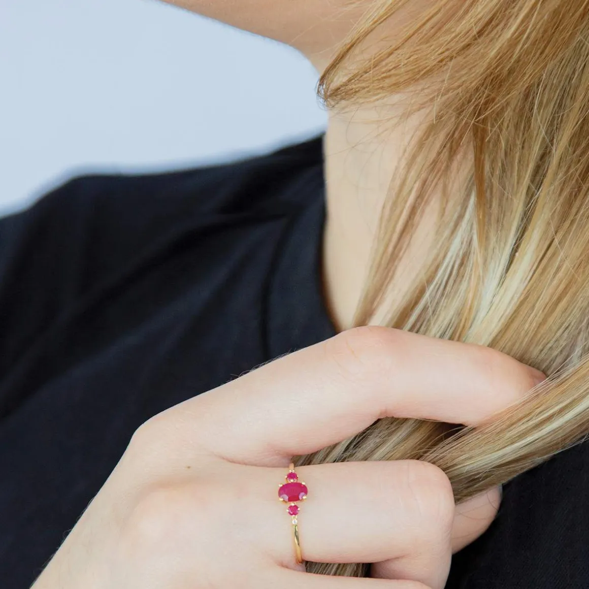 Bague or 375 jaune rubis et diamants