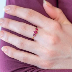 Bague or 375 jaune rubis et zirconias