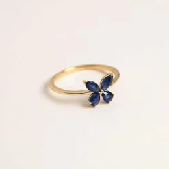 Bague or jaune 375, saphirs, motif papillon.