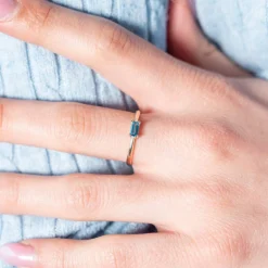 Bague or 375 jaune topaze bleue traitée