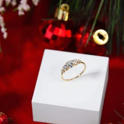 Bague or 375 jaune zirconias blancs