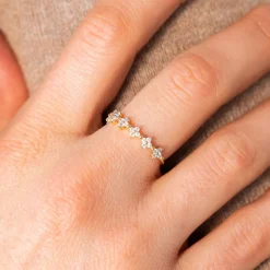 Bague or 375 jaune zirconias blancs