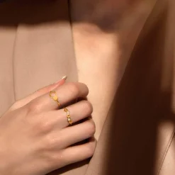 Bague or 375 jaune zirconias motif nids d'abeilles