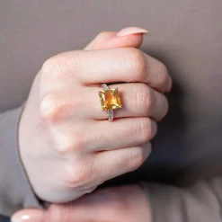 Bague or 375 2 tons citrine carrée et zirconias
