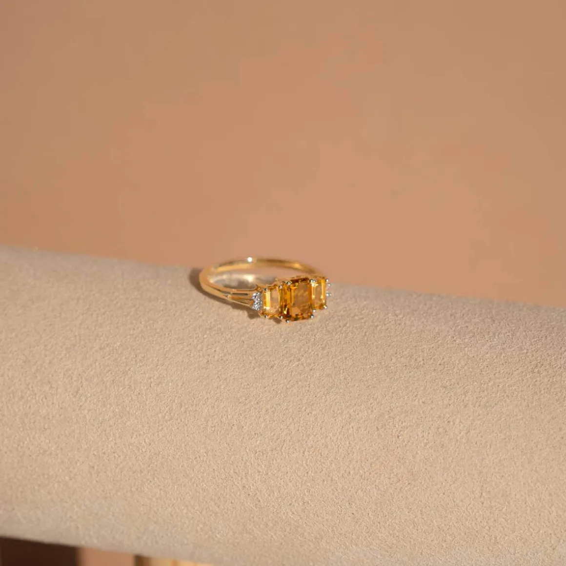 Bague or 375 2 tons citrines rectangulaires et diamants