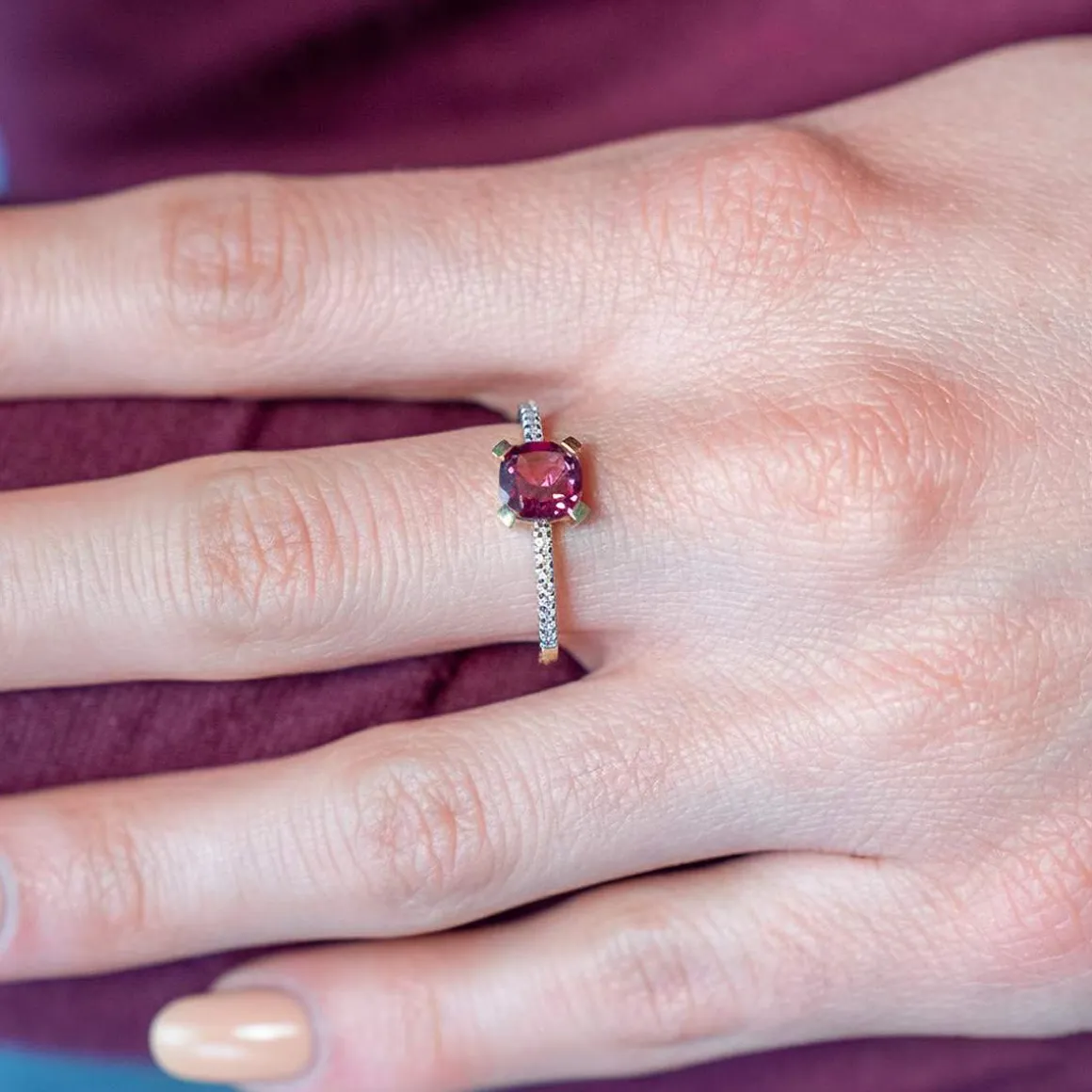 Bague or 375 2 tons grenat rhodolite et diamants
