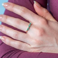 Bague or 375 2 tons 3 émeraudes ovales et diamants