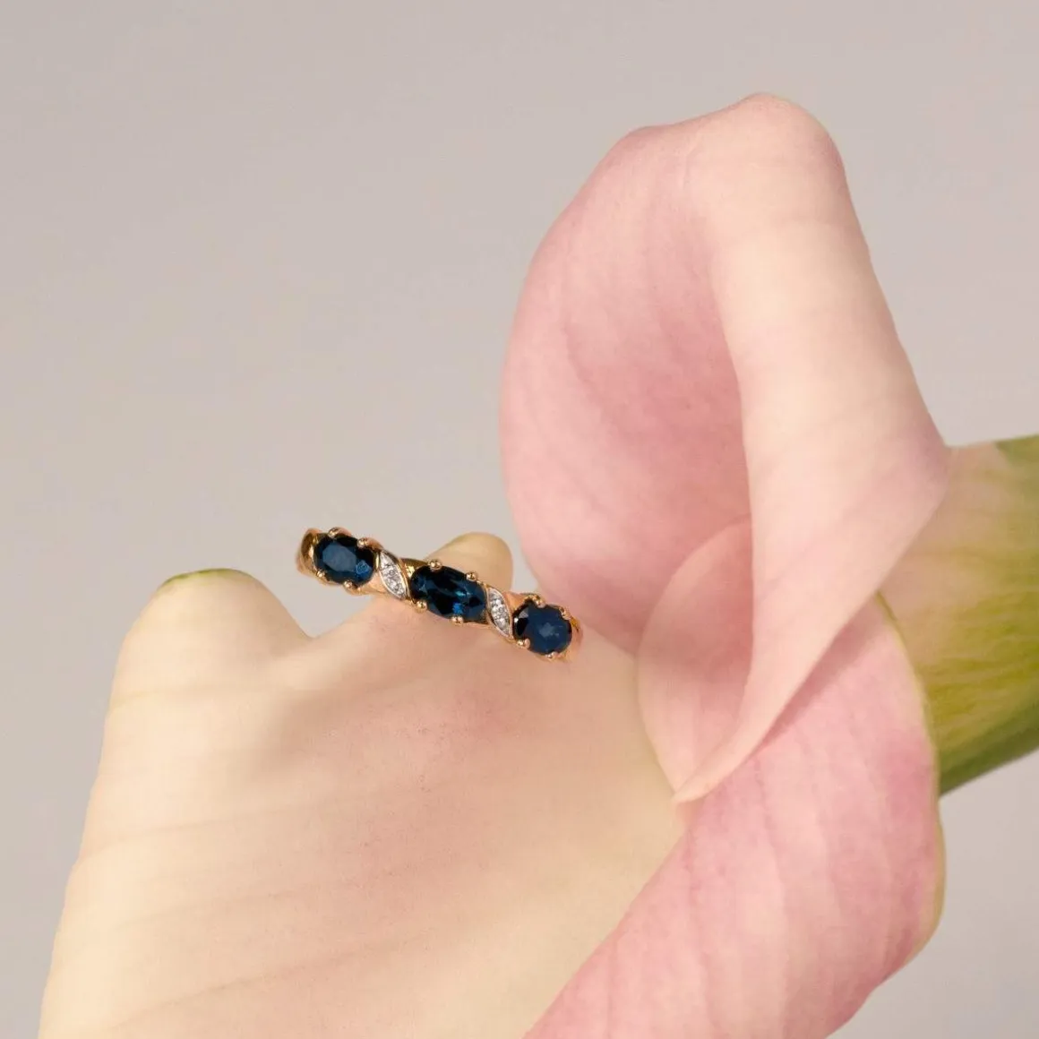 Bague or 375 2 tons saphirs ovales et diamants
