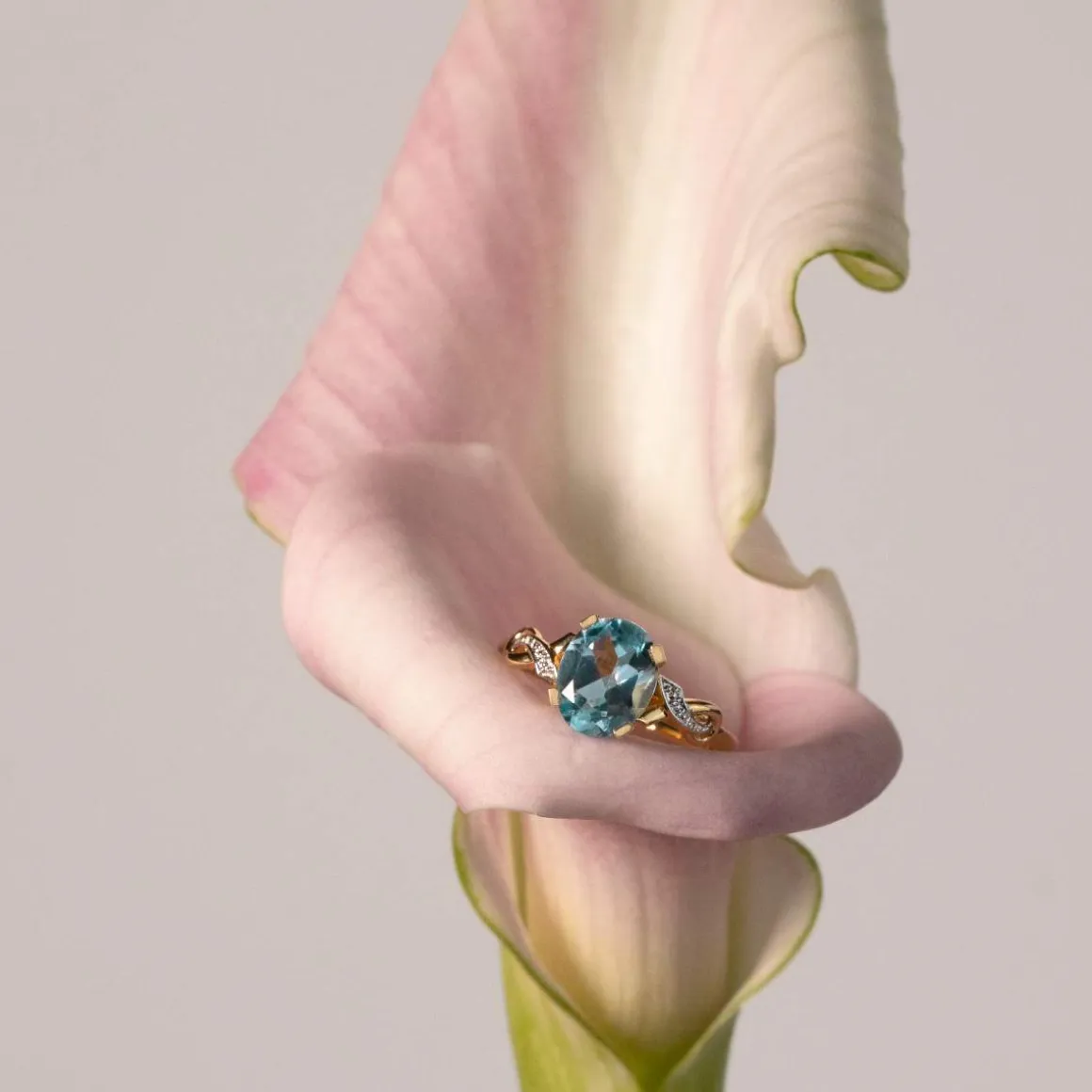 Bague or 750 2 tons topaze bleue traitée