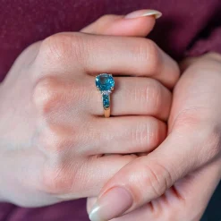 Bague or 375 2 tons topazes bleues traitées et diamants