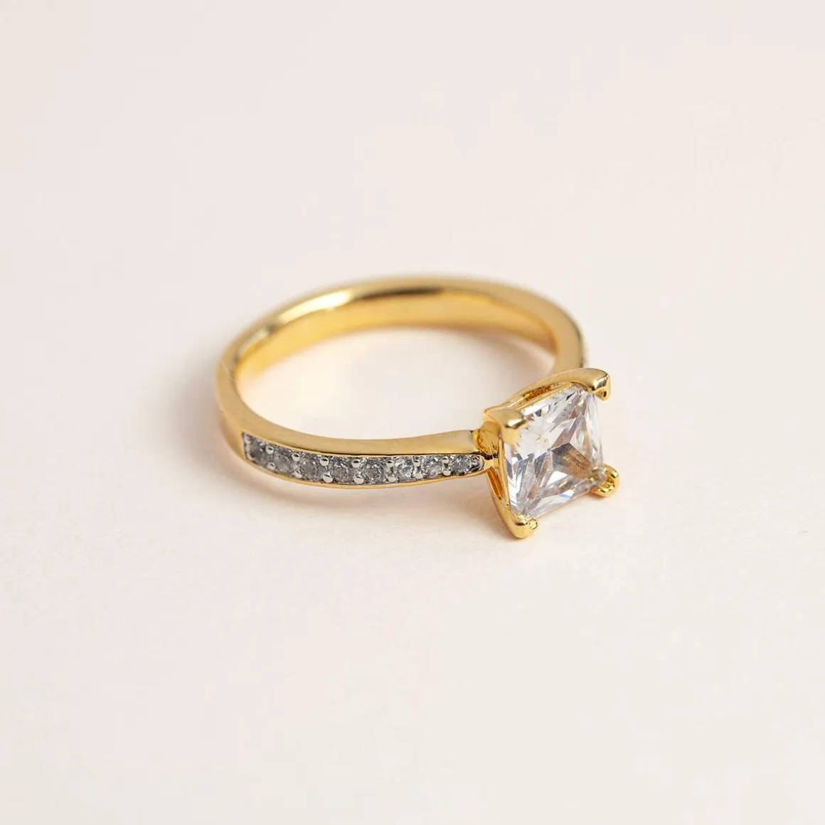 Bague plaque or 2 tons zirconias