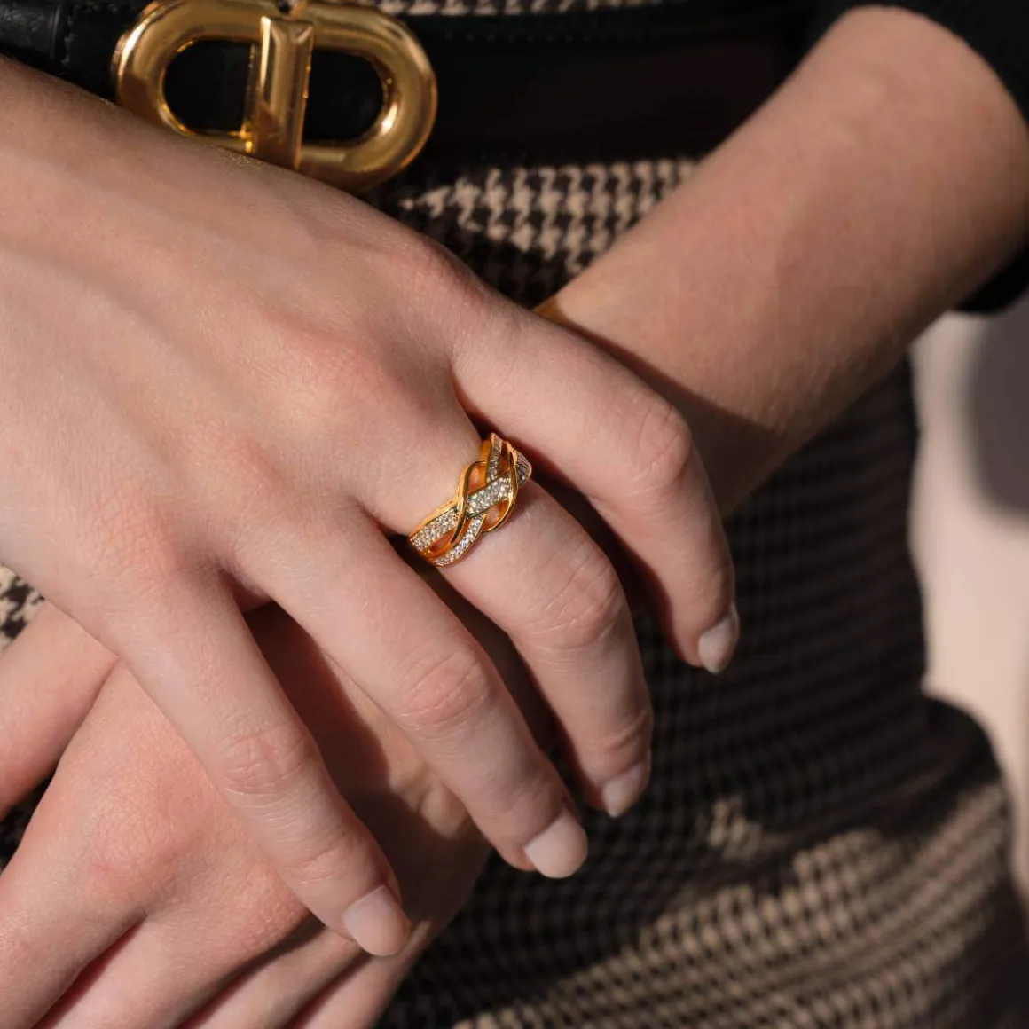 Bague plaqué or entrelacée 2 tons zirconias