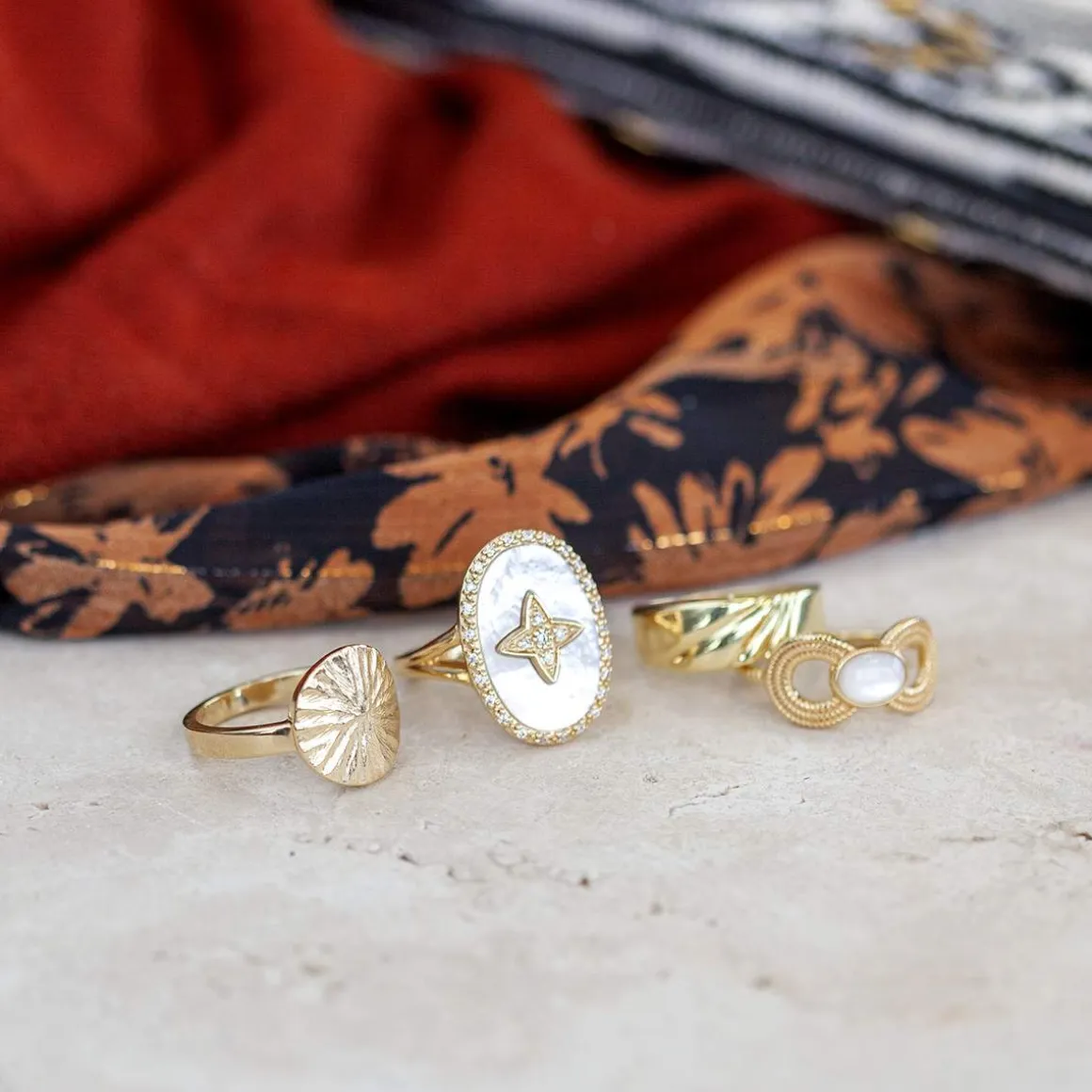 Bague plaqué or médaille martelée