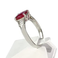 Bague Vintage d'occasion or 750 blanc diamants rubis Mozambique non chauffé