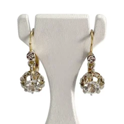 Boucles d'oreilles d'occasion 2 ors 750 spinelles synthétiques
