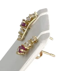 Boucles d'oreilles d'occasion or 750 jaune rubis, zirconias