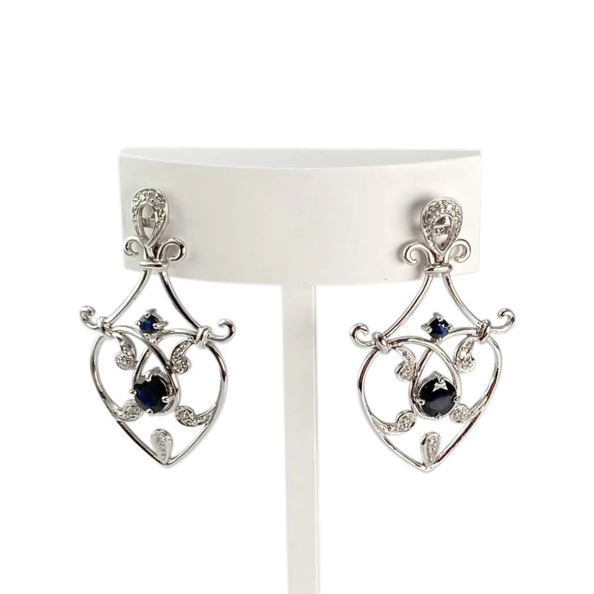 Boucles d'oreilles d'occasion or 750 blanc saphirs diamants