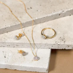 Boucles d'oreilles or 750 jaune diamants