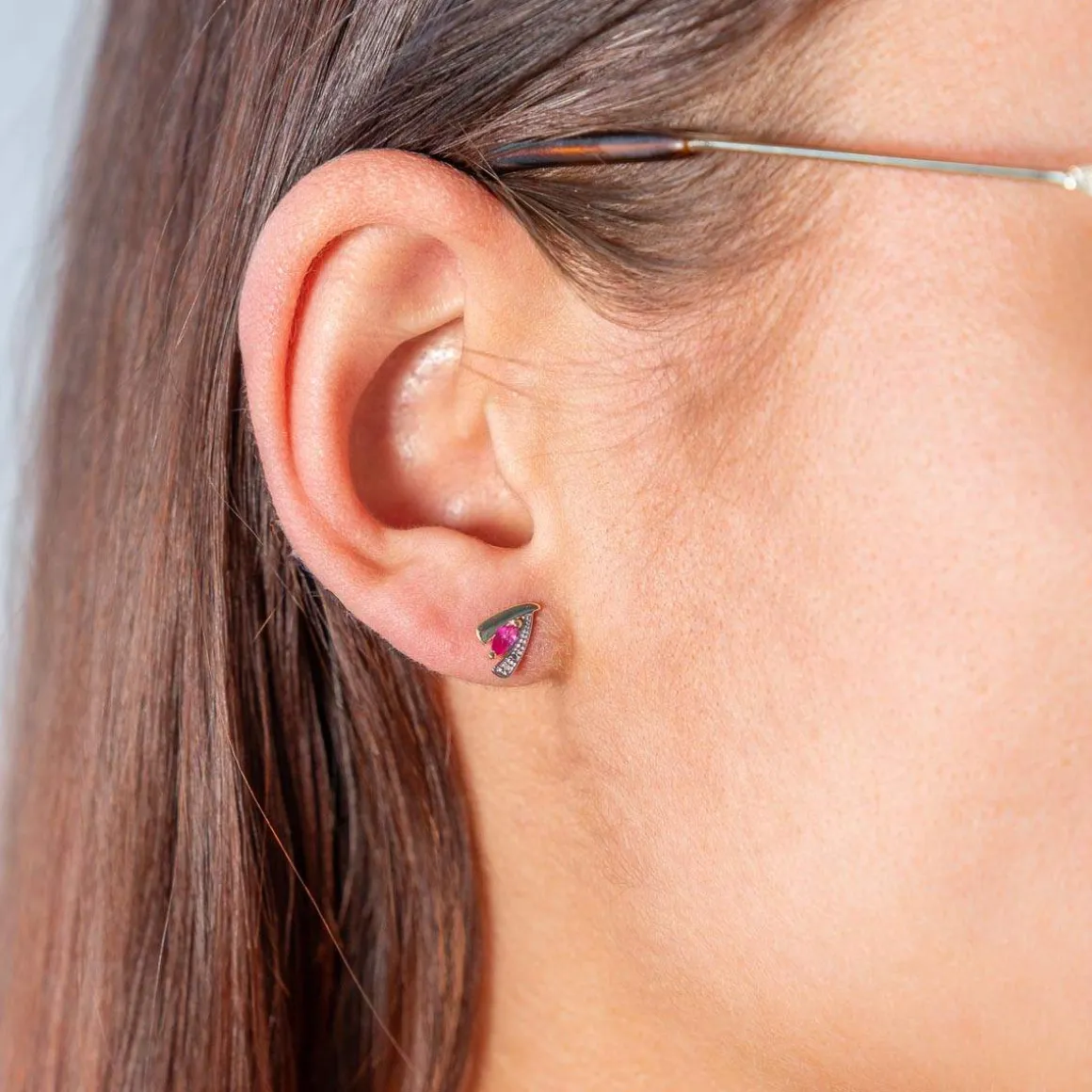 Boucles d'oreilles or 375 jaune 2 tons rubis et diamants