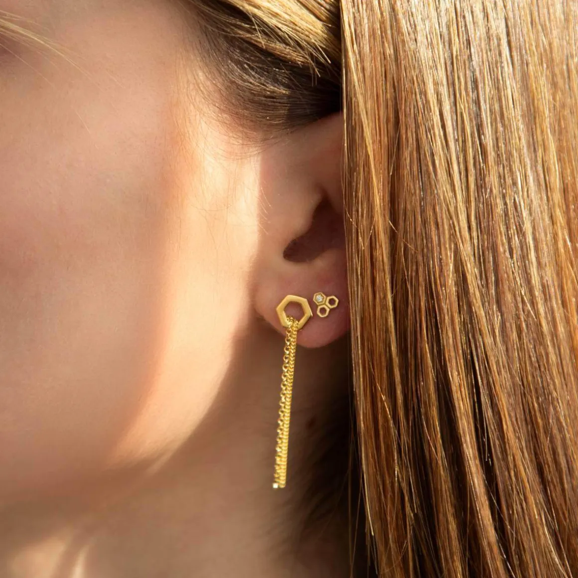 Boucles d'oreilles or 375 jaune zirconias motifs nids d'abeilles