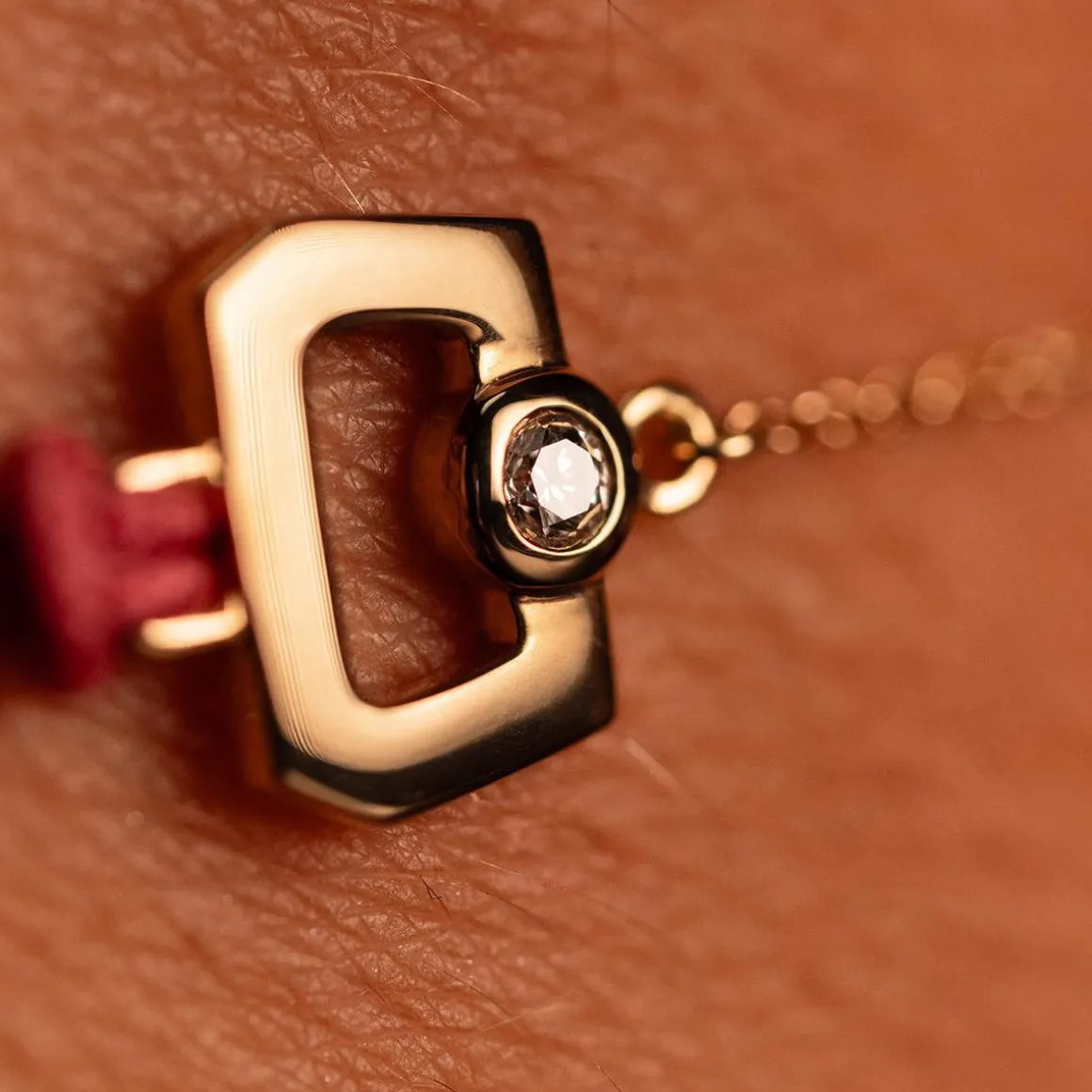 Bracelet boucle chaine or 750 jaune diamant et cordon rose 18cm