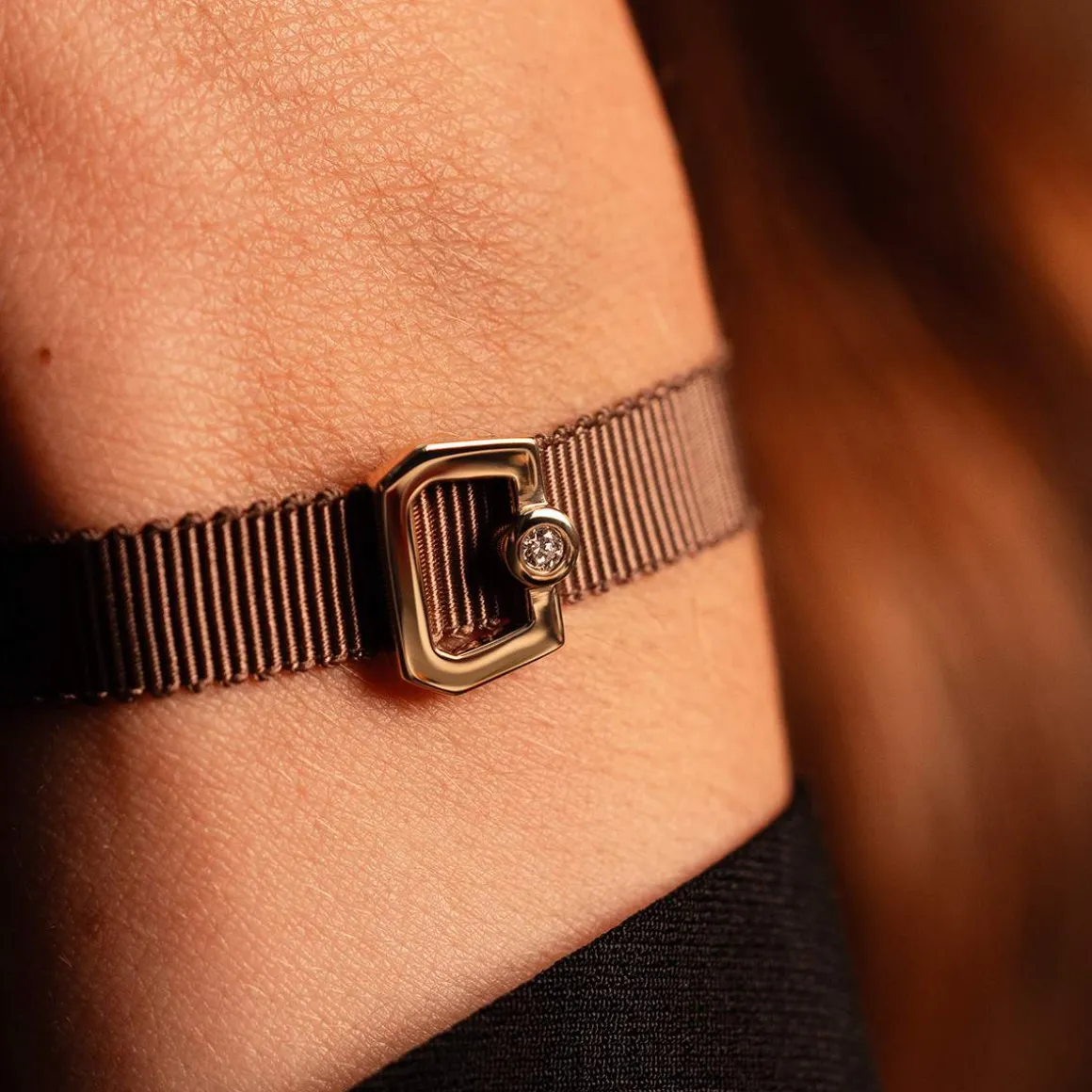 Bracelet boucle or 750 jaune diamant ruban chocolat 21cm
