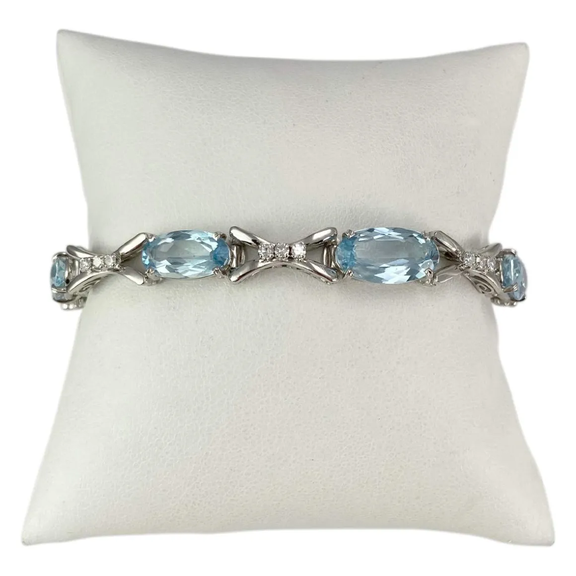 Bracelet d'occasion or 750 blanc maille fantaisie diamants aigues marines 18 cm