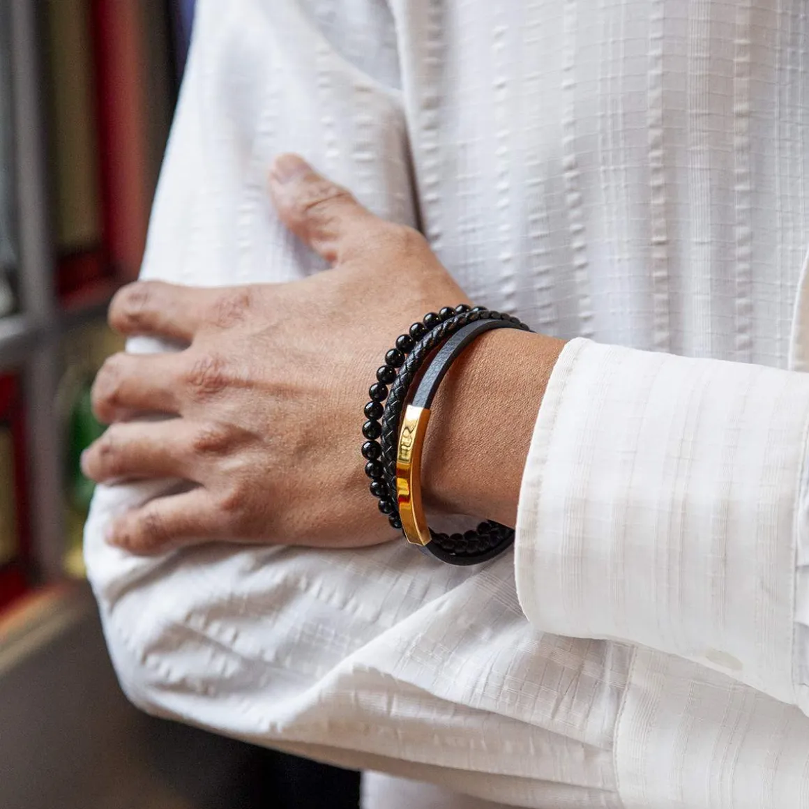 Bracelet multirang matière synthétique noire acier couleur jaune 21 cm