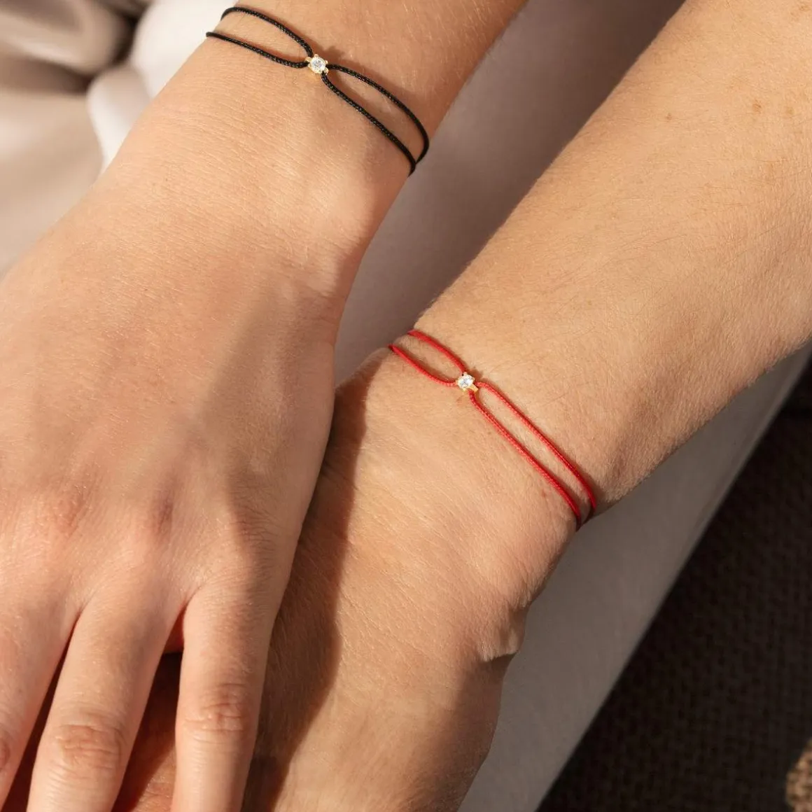 Bracelet or 750 jaune diamant 0.1 carat cordon rouge