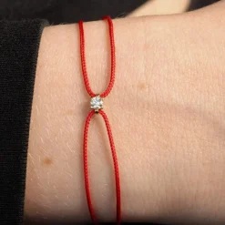 Bracelet or 750 jaune diamant 0.1 carat cordon rouge