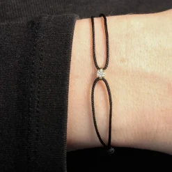 Bracelet or 750 jaune diamant 0.1 carat cordon noir