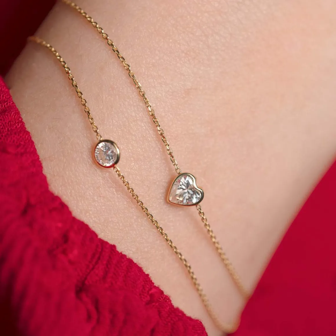 Bracelet or 375 jaune zirconia, motif coeur 18 cm.