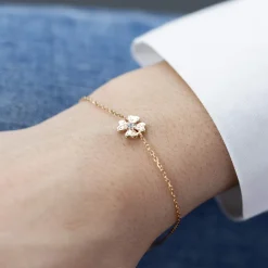 Bracelet plaqué or jaune, motif fleur zirconia 18 cm