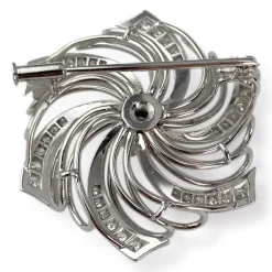 Broche d'occasion or 750 blanc fleur diamants