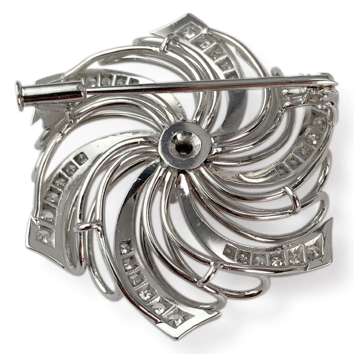 Broche d'occasion or 750 blanc fleur diamants