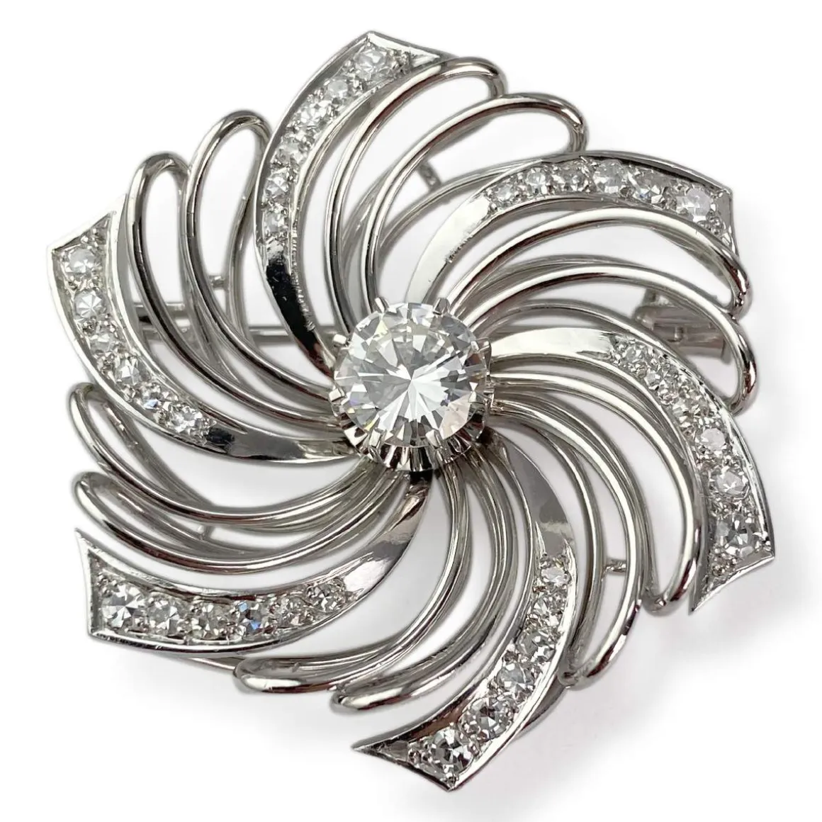 Broche d'occasion or 750 blanc fleur diamants