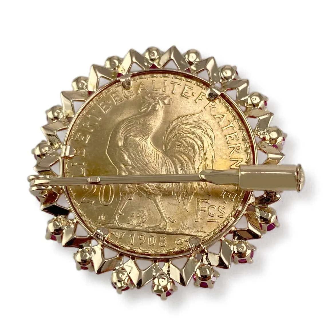Broche d'occasion or 750 jaune porte pièce rubis synthétiques