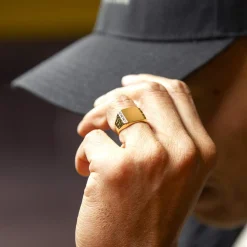 Chevalière plaqué or carrée