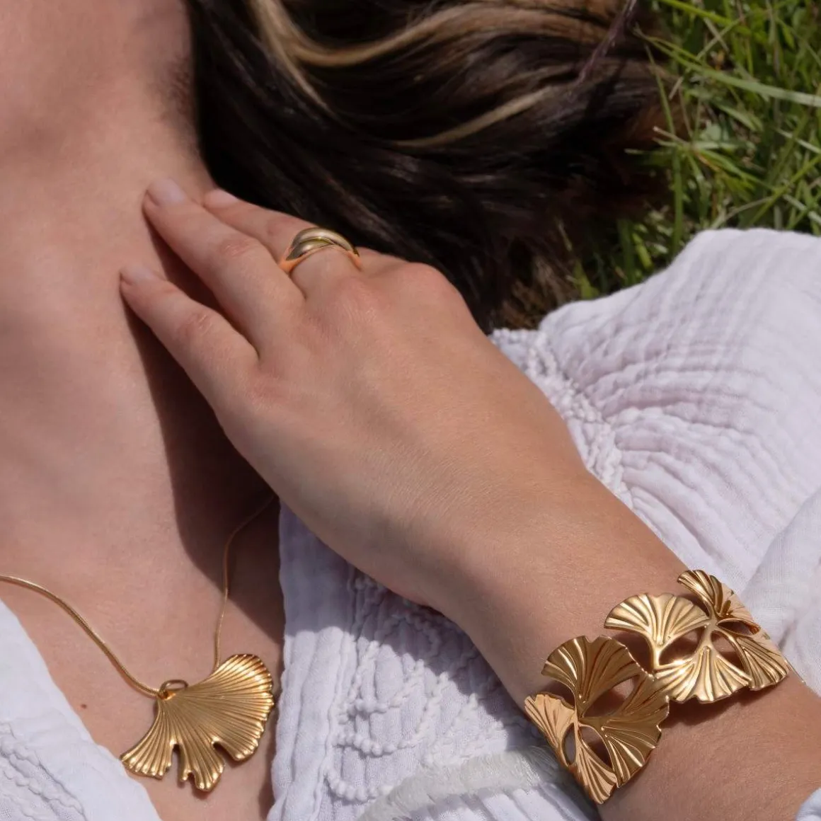 Collier acier jaune motif fleur 55cm