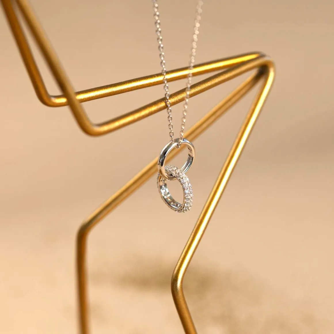 Collier argent 925 zirconias 42 à 45 cm, motif anneaux entrelacés