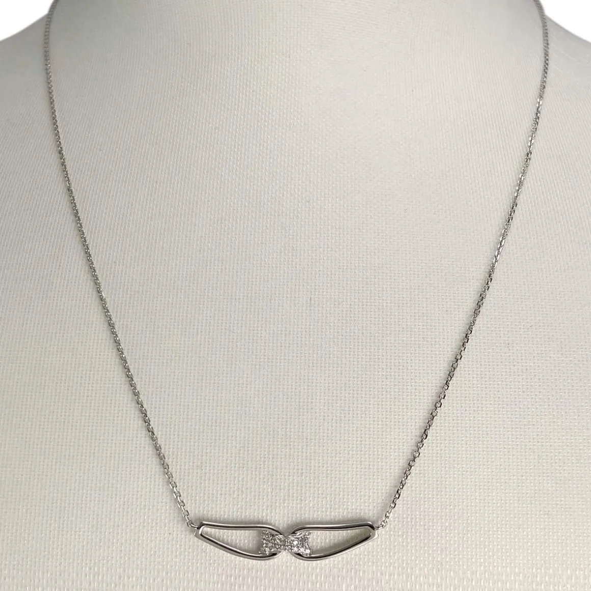 Collier d'occasion en or blanc 375, maille forçat, diamants, 45 cm