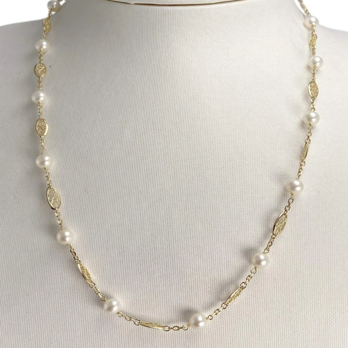 Collier d'occasion en or jaune 750, maille filigrane, perles de culture, 50 cm