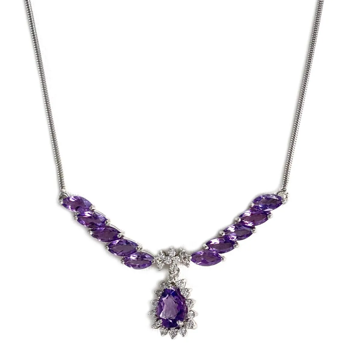 Collier d'occasion or 750 blanc maille serpentine améthystes diamants 55cm