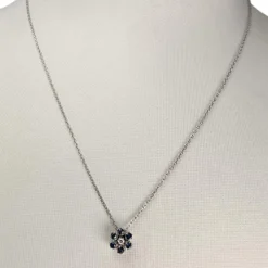 Collier d'occasion or 750 blanc maille forcat diamant saphir