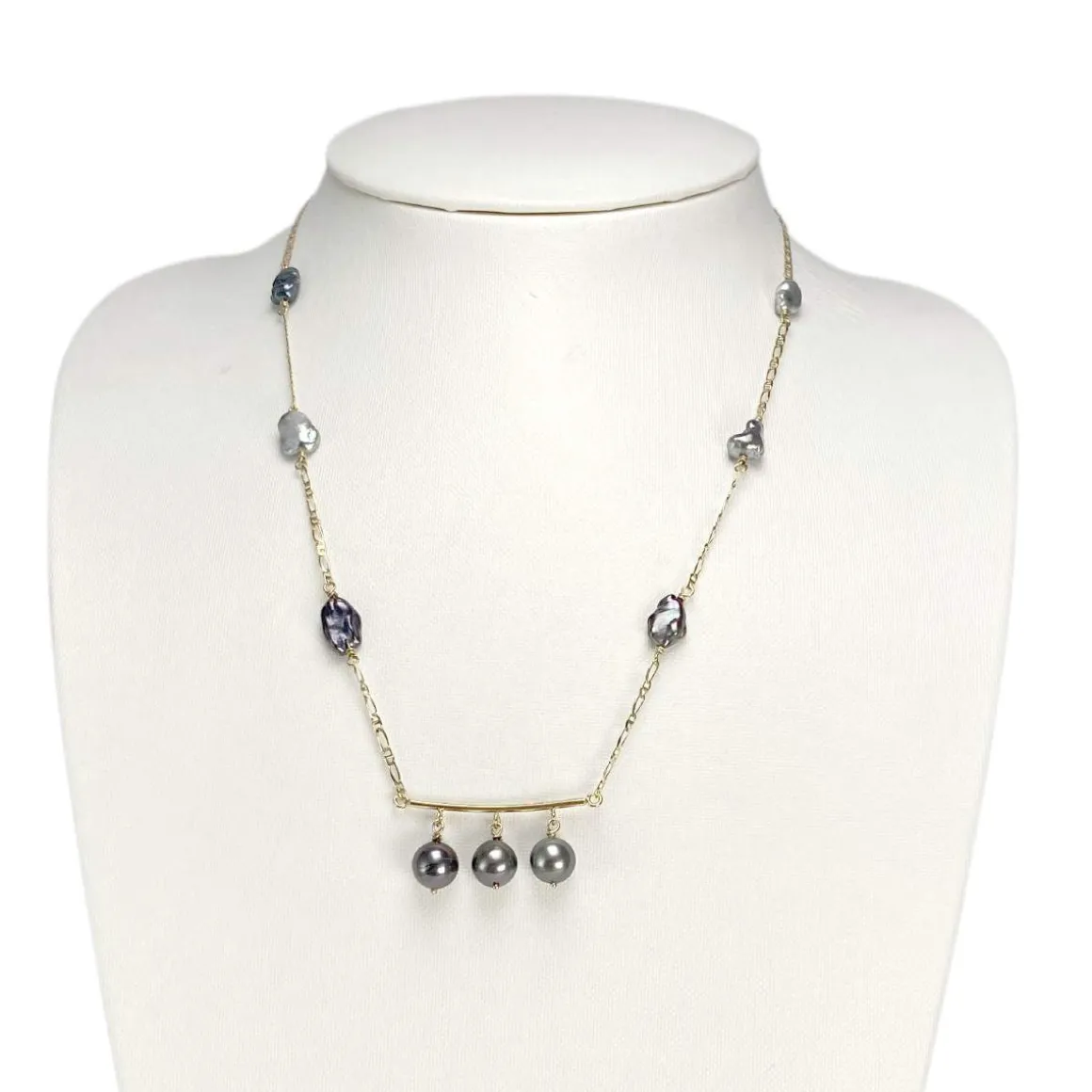 Collier d'occasion or 750 jaune perles de Tahiti et perles Keshi 45.5 cm